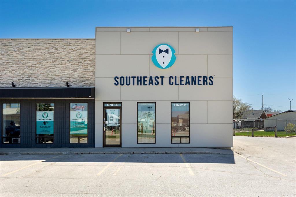 22 LOEWEN Boulevard, steinbach, Manitoba