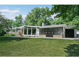 <div class="price">$569,900</div> 514 First Street<br>Steinbach, Manitoba<br><div class='bed_bath'>4 Bed | 3 Bath</div>
